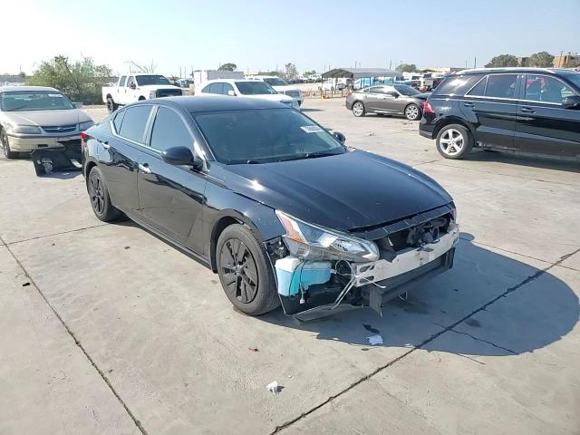 2019 Nissan Altima - Image 14