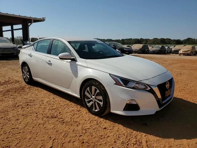 2020 Nissan Altima - Image 14