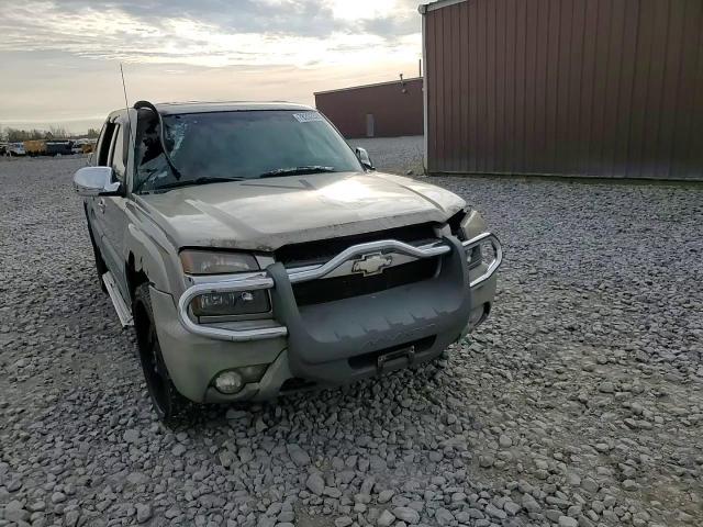 2002 Chevrolet Avalanche - Image 11