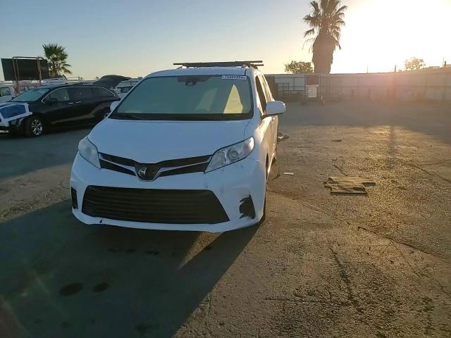 2018 Toyota Sienna Le VIN: 5TDKZ3DC2JS915693 Lot: 75905394