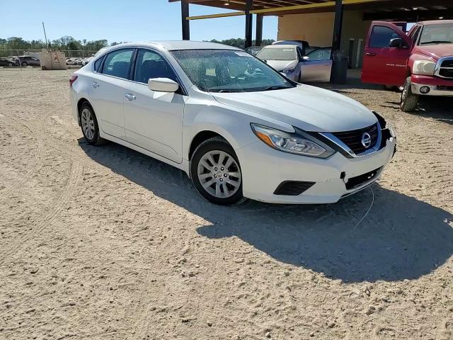 2018 Nissan Altima - Image 13