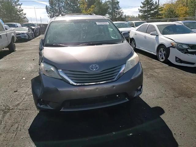 2014 Toyota Sienna - Image 12