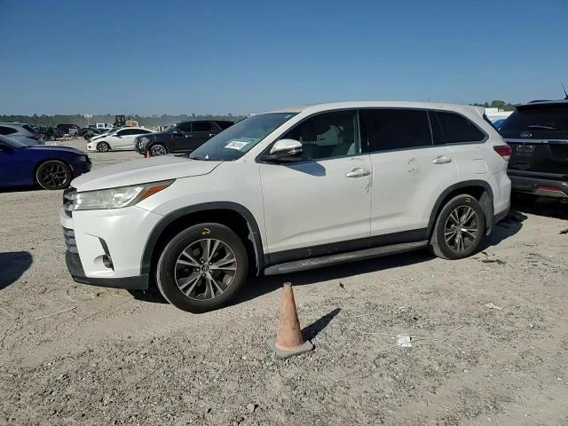 5TDZARFH5KS051788 2019 Toyota Highlander Le