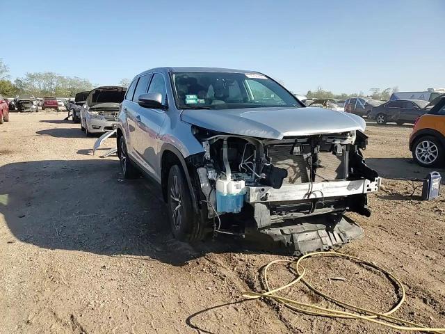 5TDBZRFH2KS946181 2019 Toyota Highlander Le