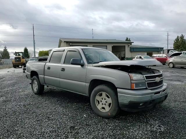 2007 Chevrolet Silverado - Image 11