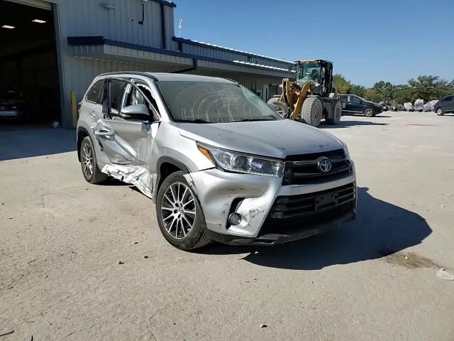 5TDJZRFH2JS846673 2018 Toyota Highlander Se