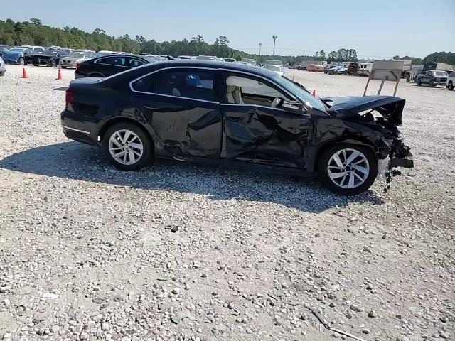 2018 Volkswagen Passat - Image 10