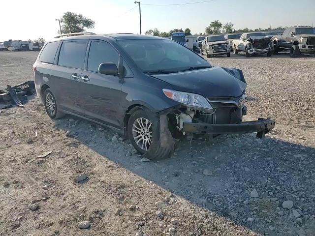2019 Toyota Sienna - Image 11