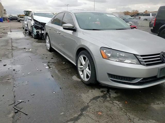 2014 Volkswagen Passat - Image 13