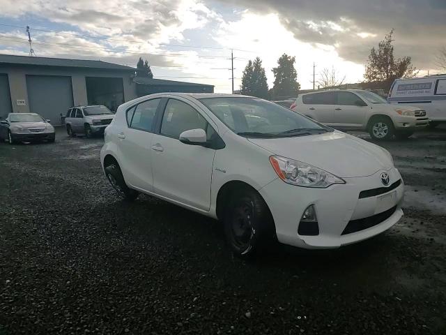 2014 Toyota Prius - Image 10