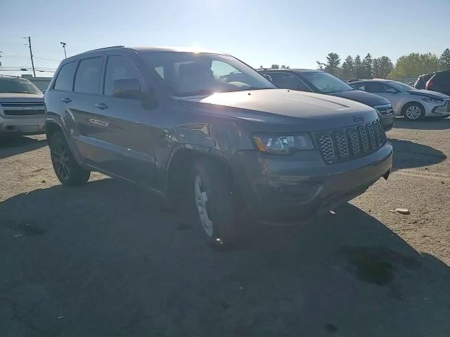 1C4RJFAG2JC118036 2018 Jeep Grand Cherokee Laredo