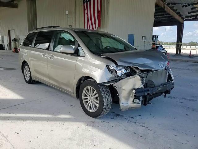 2015 Toyota Sienna - Image 14
