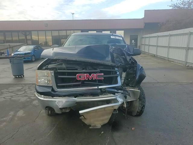 2011 GMC Sierra - Image 11