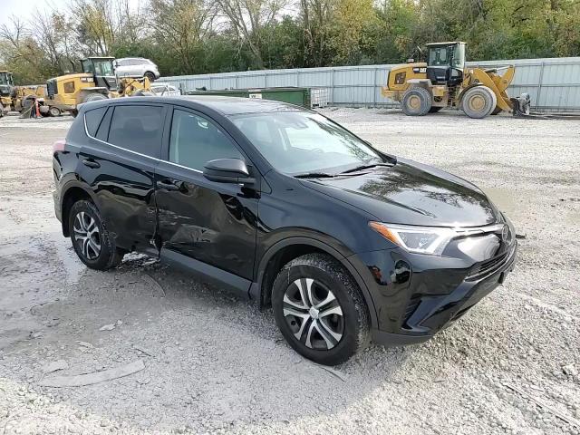 2T3BFREV1JW820049 2018 Toyota Rav4 Le