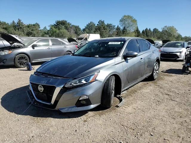2019 Nissan Altima - Image 13