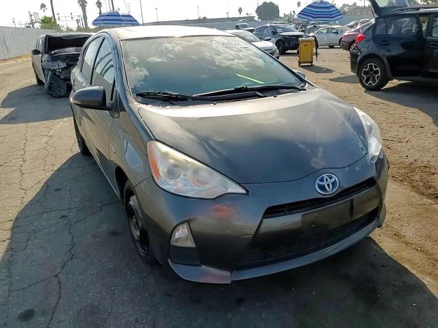 2013 Toyota Prius C VIN: JTDKDTB32D1031465 Lot: 73688544