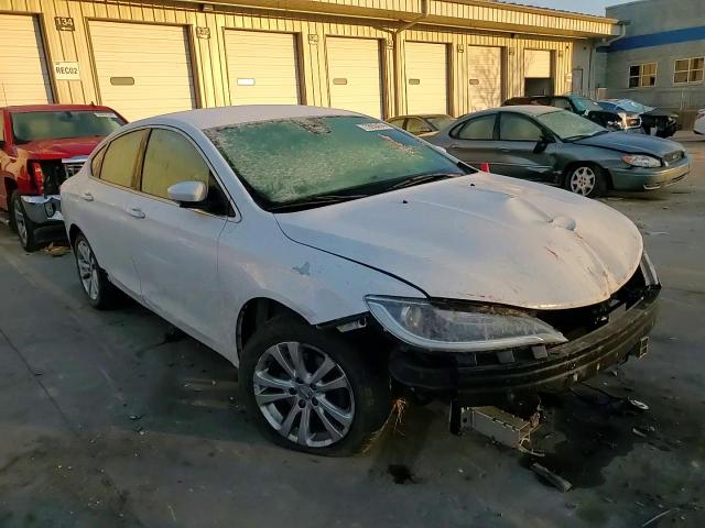 2015 Chrysler 200 - Image 10