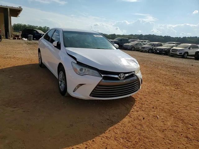 2015 Toyota Camry Le VIN: 4T1BF1FKXFU080118 Lot: 57900785
