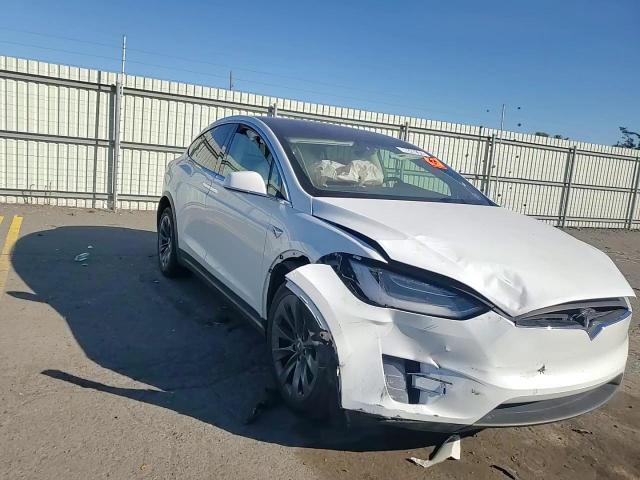 2018 Tesla Model X VIN: 5YJXCDE22JF121901 Lot: 77827954