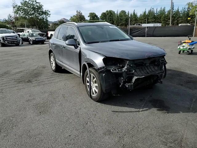 WVGEF9BP2FD004549 2015 Volkswagen Touareg V6