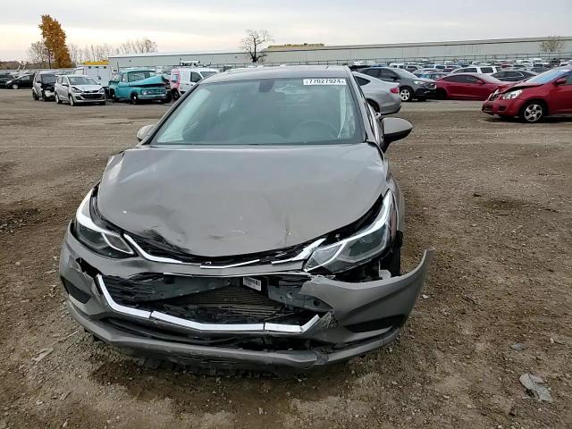 2018 Chevrolet Cruze - Image 11