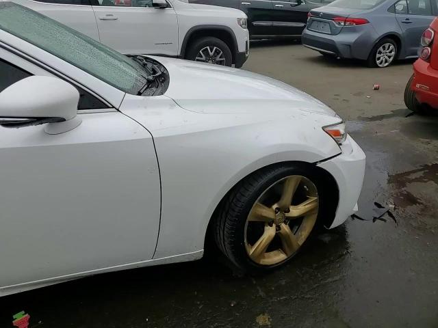 2014 Lexus IS - Image 13