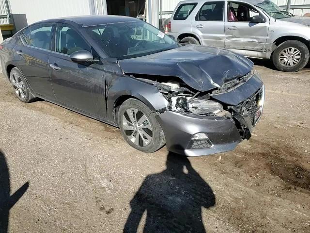 2019 Nissan Altima - Image 10