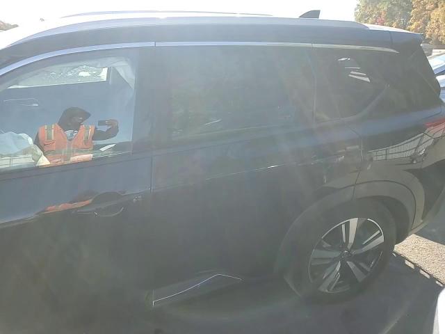 2021 Nissan Rogue - Image 11