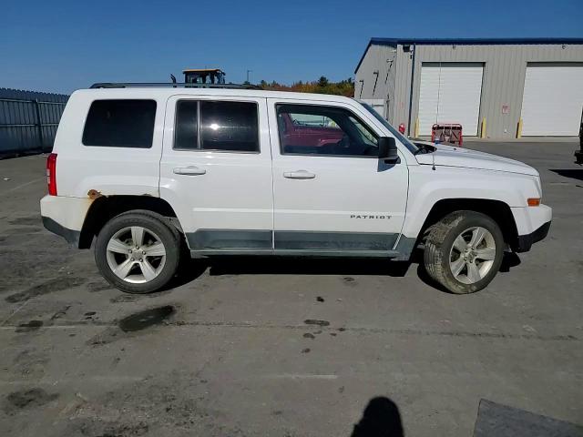 2011 Jeep Liberty (Patriot) - Image 12