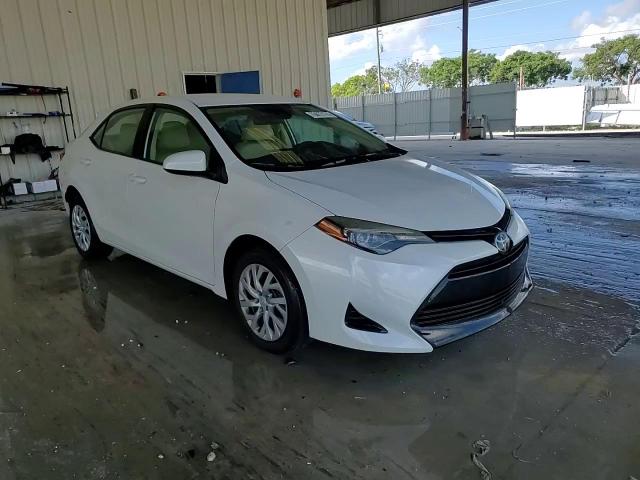 2018 Toyota Corolla L VIN: 5YFBURHE4JP746587 Lot: 76873174