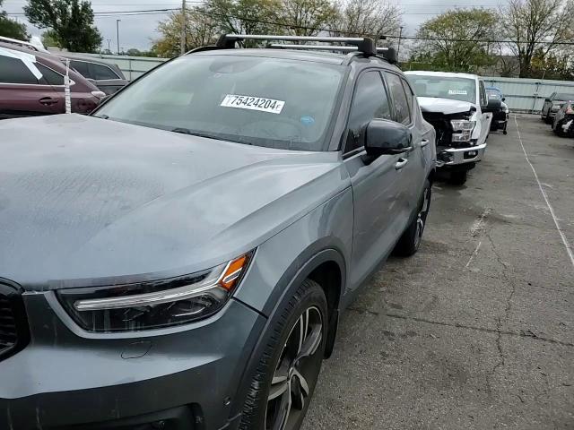 2019 Volvo Xc40 T5 R-Design VIN: YV4162UM0K2065754 Lot: 75424204