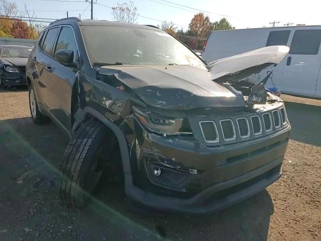 2018 Jeep Compass Latitude VIN: 3C4NJDBB6JT112119 Lot: 75940614