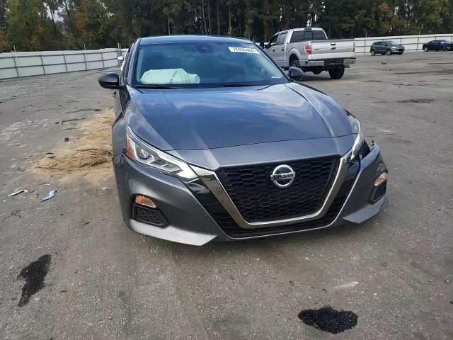 2021 Nissan Altima - Image 10