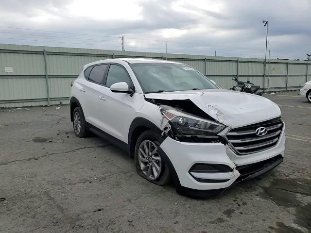 KM8J2CA4XJU747502 2018 Hyundai Tucson Se