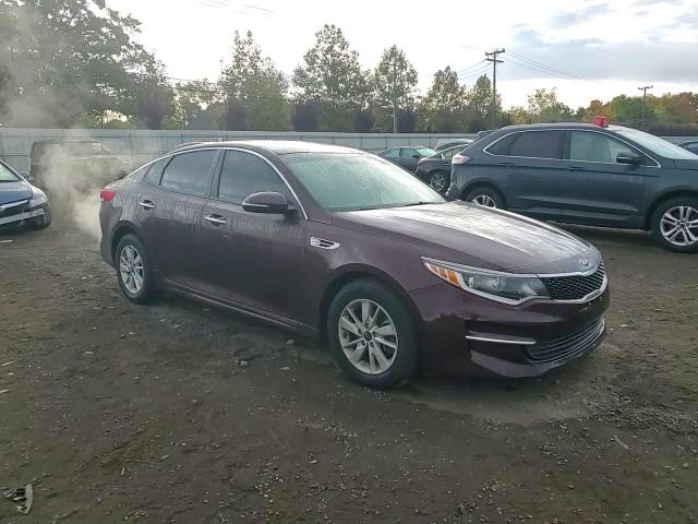 5XXGT4L3XJG195687 2018 Kia Optima Lx