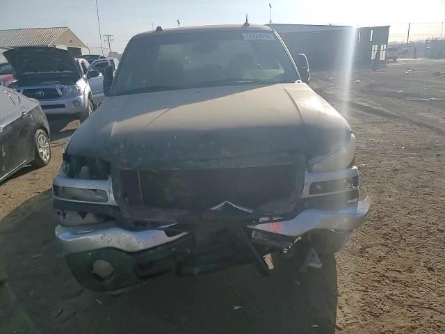 2004 GMC Sierra - Image 11