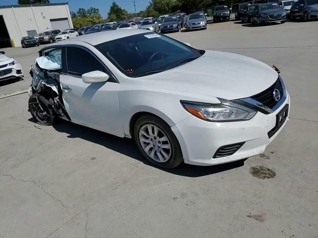 2017 Nissan Altima - Image 10