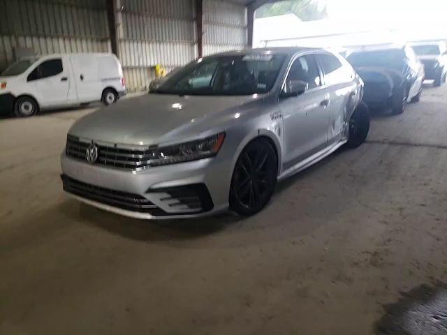 2017 Volkswagen Passat - Image 11