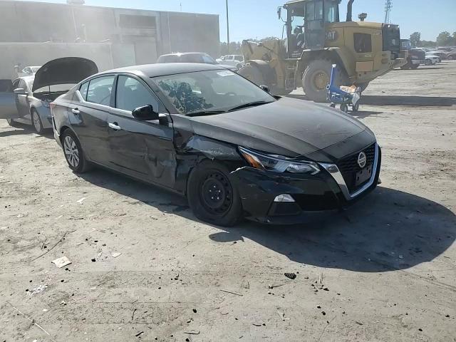 2020 Nissan Altima - Image 11