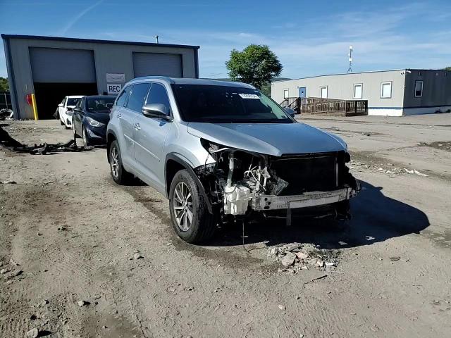 2018 Toyota Highlander Se VIN: 5TDJZRFH8JS817226 Lot: 74258154