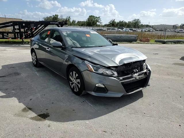 2019 Nissan Altima - Image 11