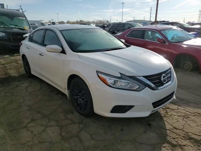 2018 Nissan Altima - Image 11