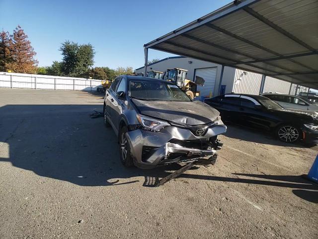 2018 Toyota Rav4 Le VIN: JTMZFREV0JJ747902 Lot: 82330835