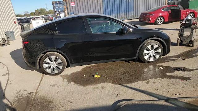 2021 Tesla Model Y VIN: 5YJYGAEE8MF273199 Lot: 82397235
