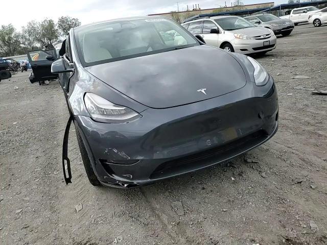 2023 Tesla Model Y VIN: 7SAYGDEE4PF618690 Lot: 82493595