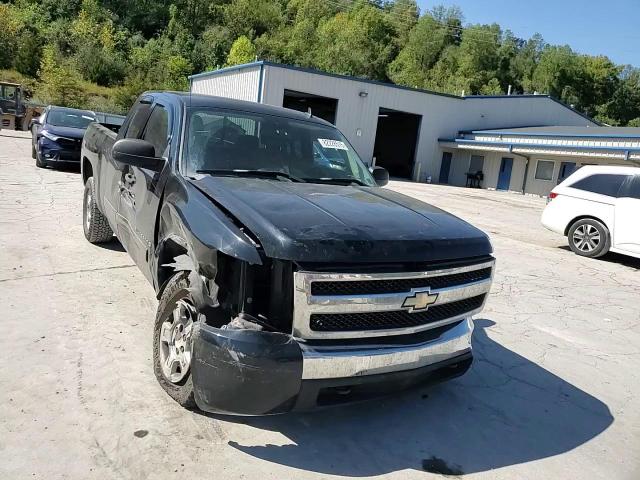 2008 Chevrolet Silverado K1500 VIN: 2GCEK19C681260017 Lot: 82228515