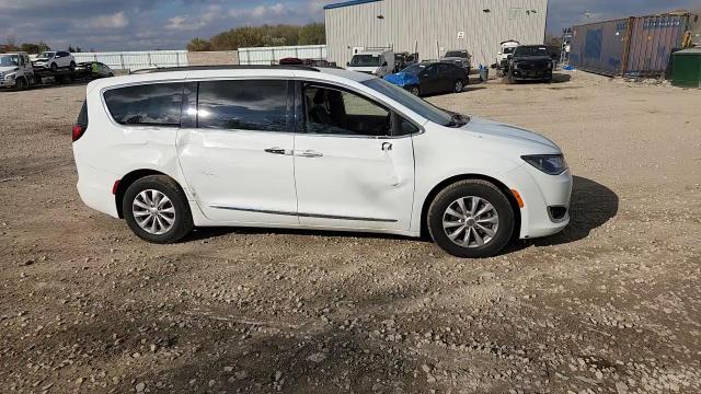 2017 Chrysler Pacifica Touring L VIN: 2C4RC1BG6HR675948 Lot: 82770705