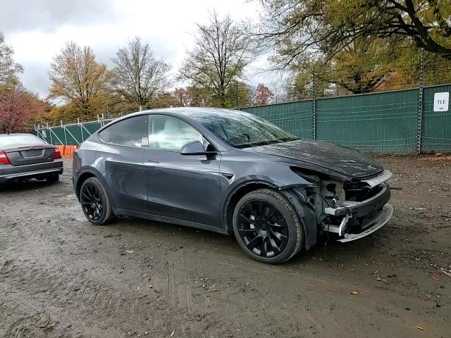 2022 Tesla Model Y VIN: 7SAYGDEE6NF422585 Lot: 89709255
