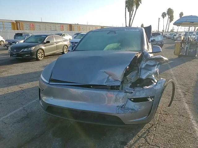 2026 Tesla Model Y VIN: 7SAYGDEE8TF341648 Lot: 89904755