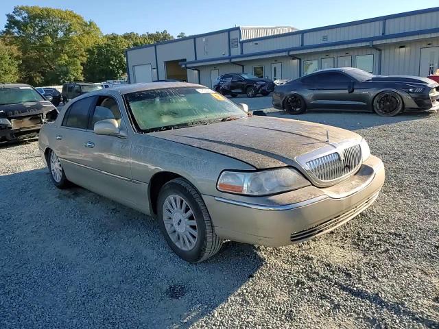 2005 Lincoln Uk VIN: 1LNHM81W45Y638541 Lot: 81830005